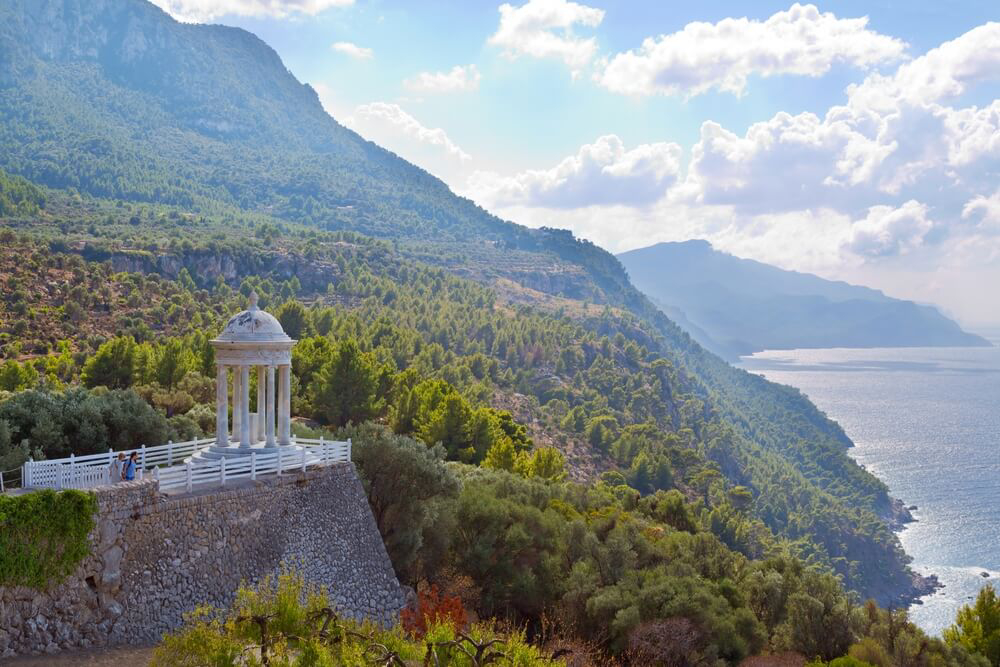 Sa Foradada: A green mountain with a lookout point and a couple looking out