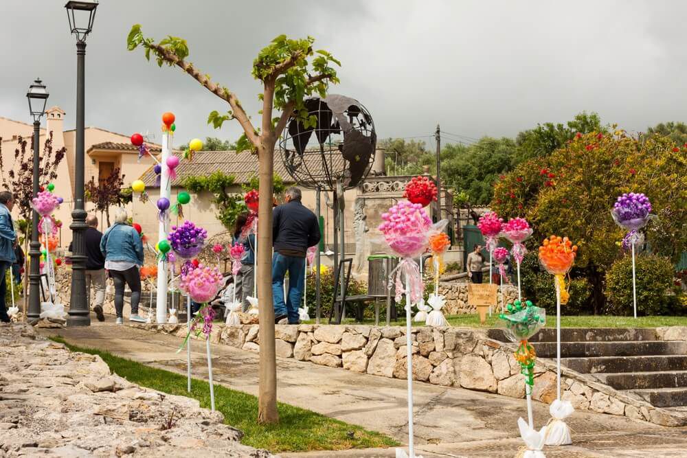 Mallorca im Mai: das Blumenfest im kleinen Dorf Costitx