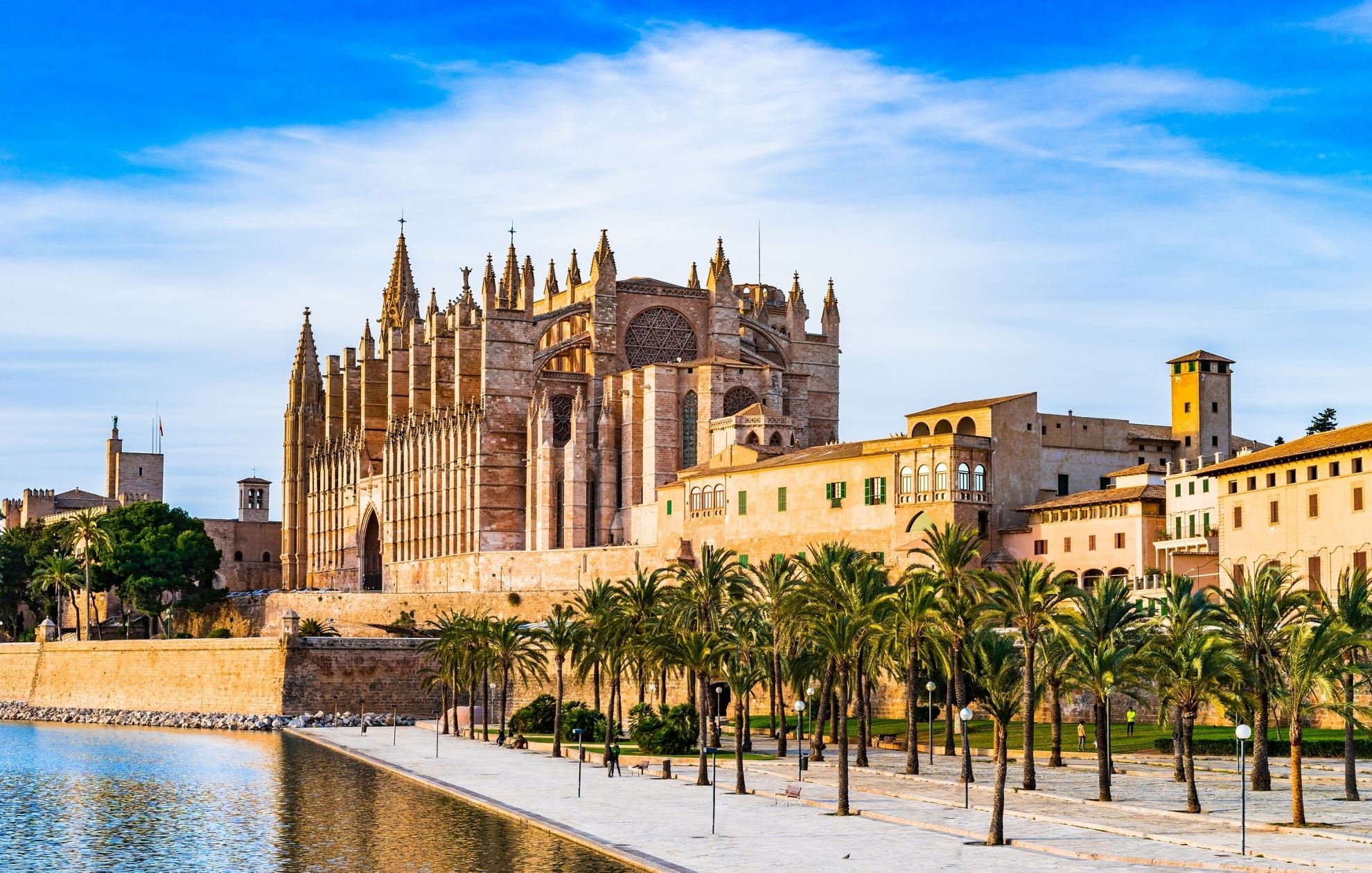 The city of Palma is an obligatory stop on your Mallorca walking holidays