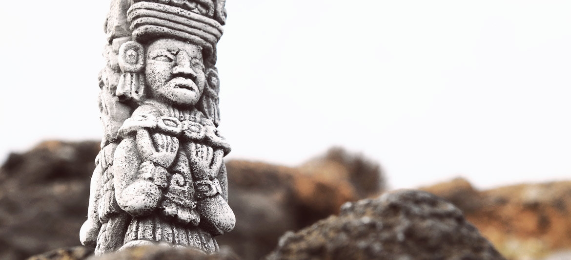 maya-kultur_maya-sttten-goetterstatue