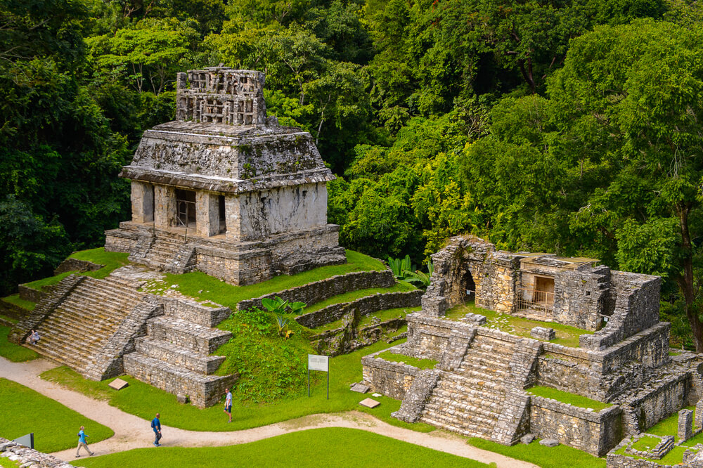 Palenque-Ruinen aus der Vogelperspektive.
