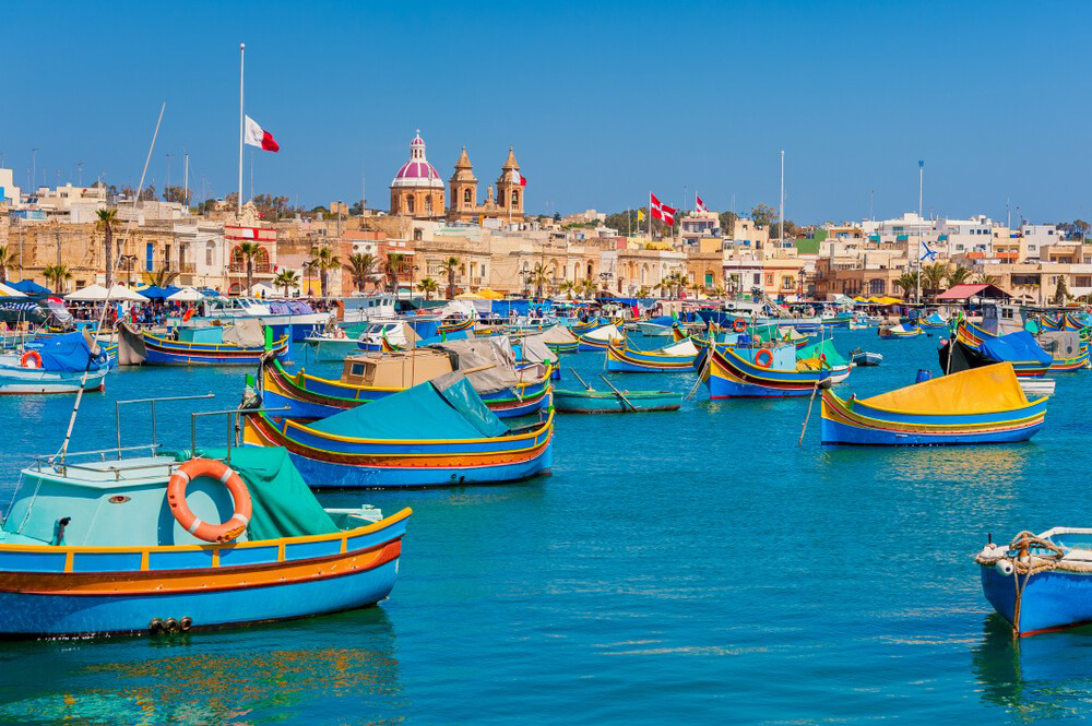 Malta: Colourful boats in the harbour in Malta