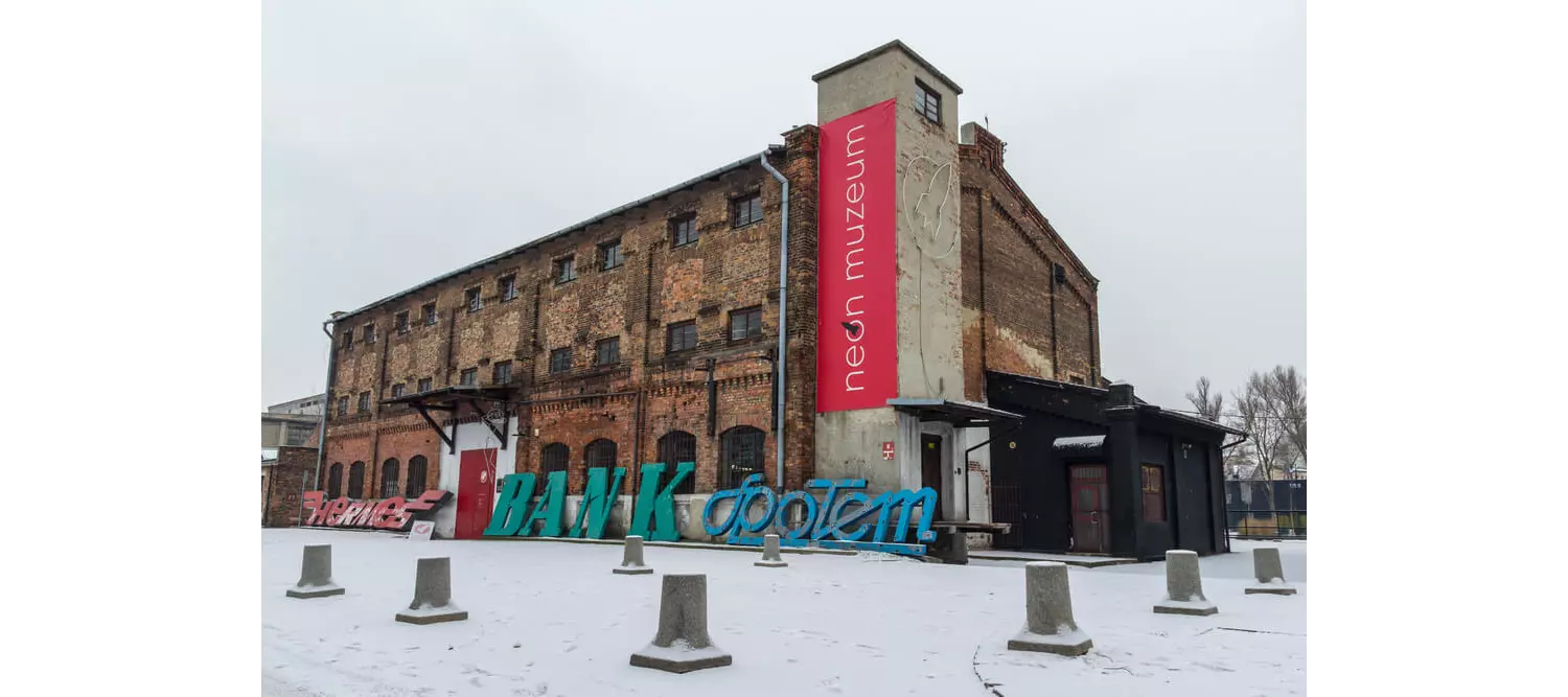 mejores museos de varsovia  museo neon