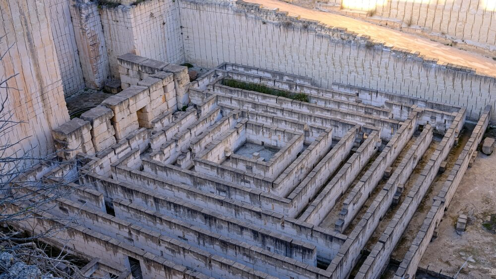 Labyrinth im Steinbruch Pedreres de s'Hostal auf Menorca.
