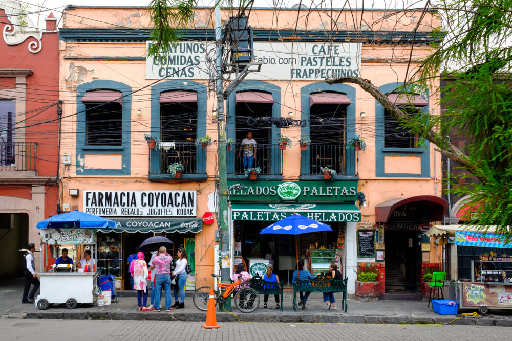 Mexikanische Esskultur: Straßenlokale vor einem Restaurant.