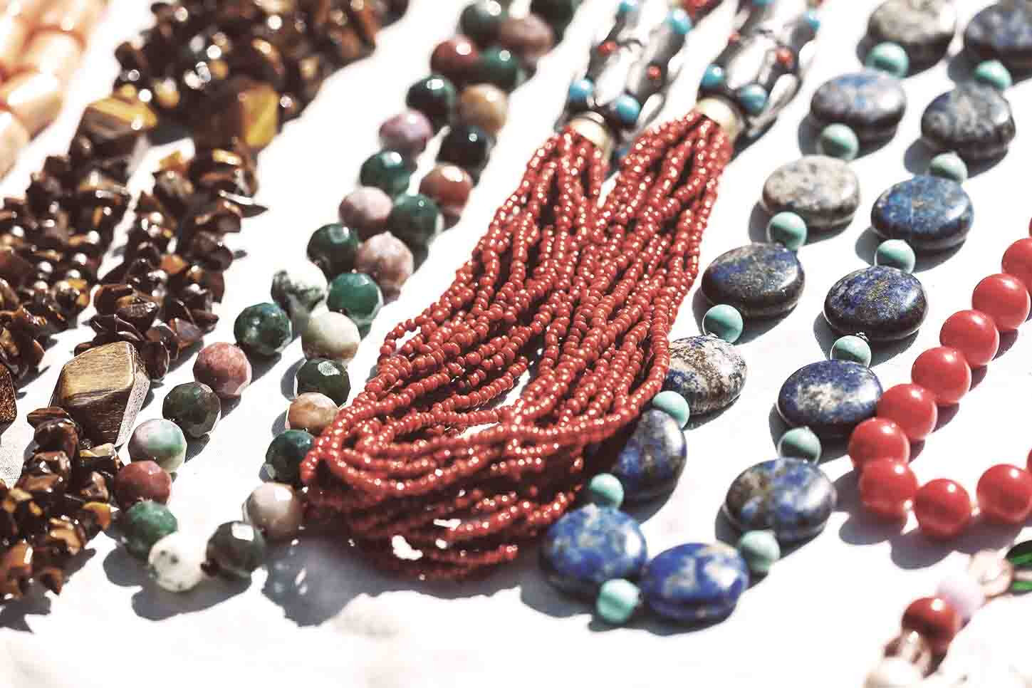 Rentrez de votre séjour en Grèce avec un produit de mode naturelle au style grec