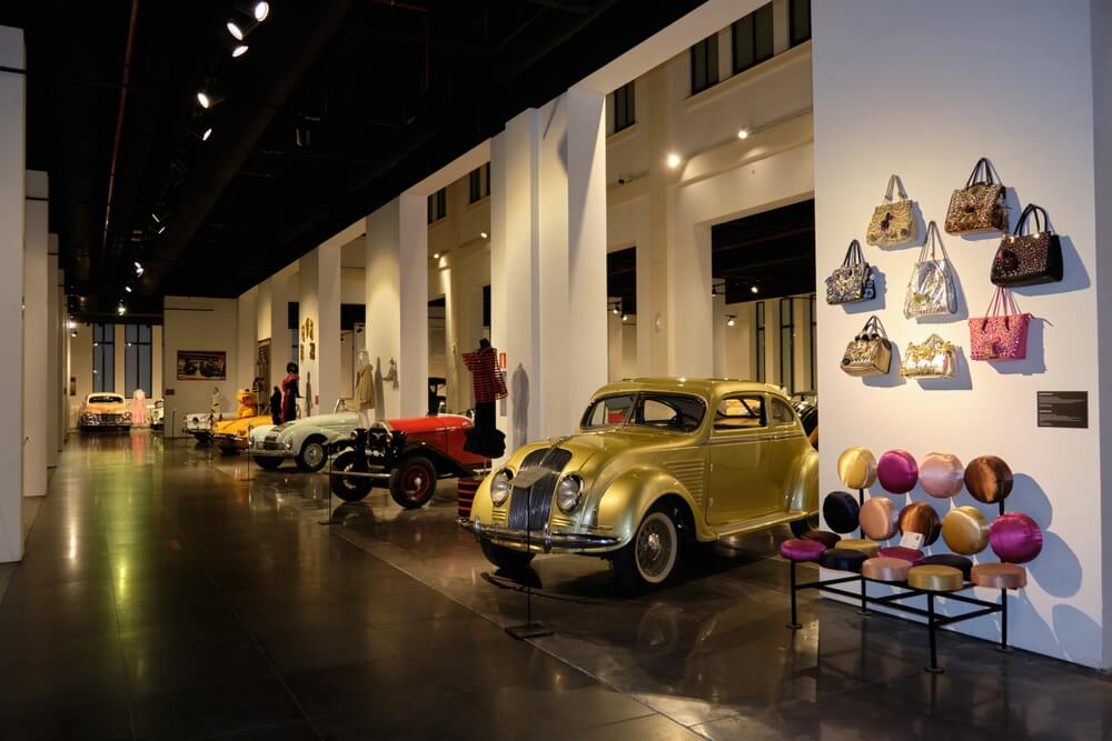 Oldtimer im Automobil- und Modemuseum Málaga.