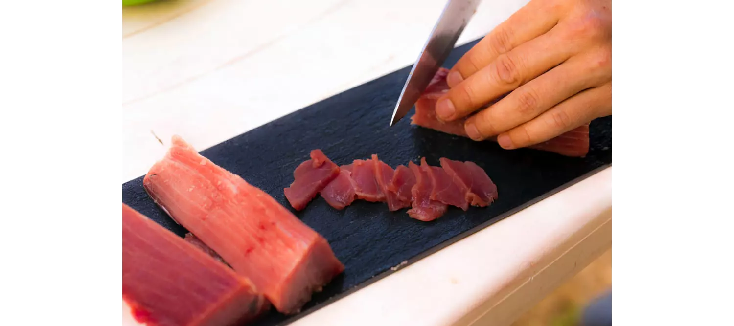 Nachhaltige Gastronomie: frischer Thunfisch aus nachhaltigem Fang.