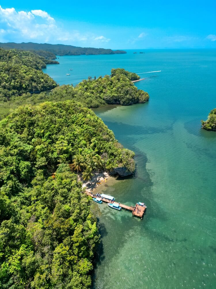 Nationalpark Los Haitises: Bootsanleger in der Bahía de San Lorenzo.