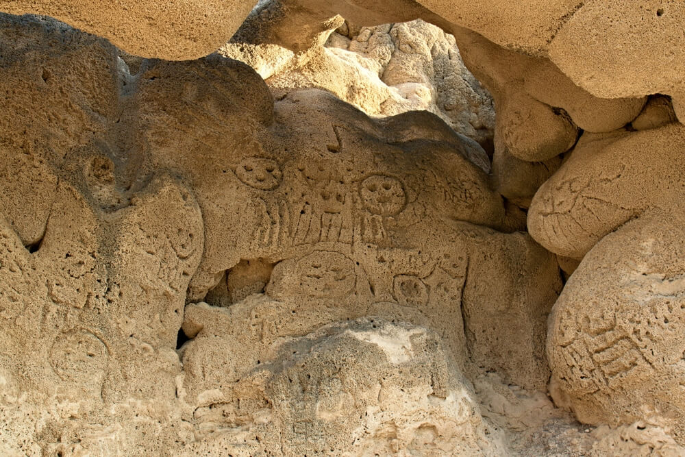 Petroglyphen der Taínos in der Dominikanischen Republik.