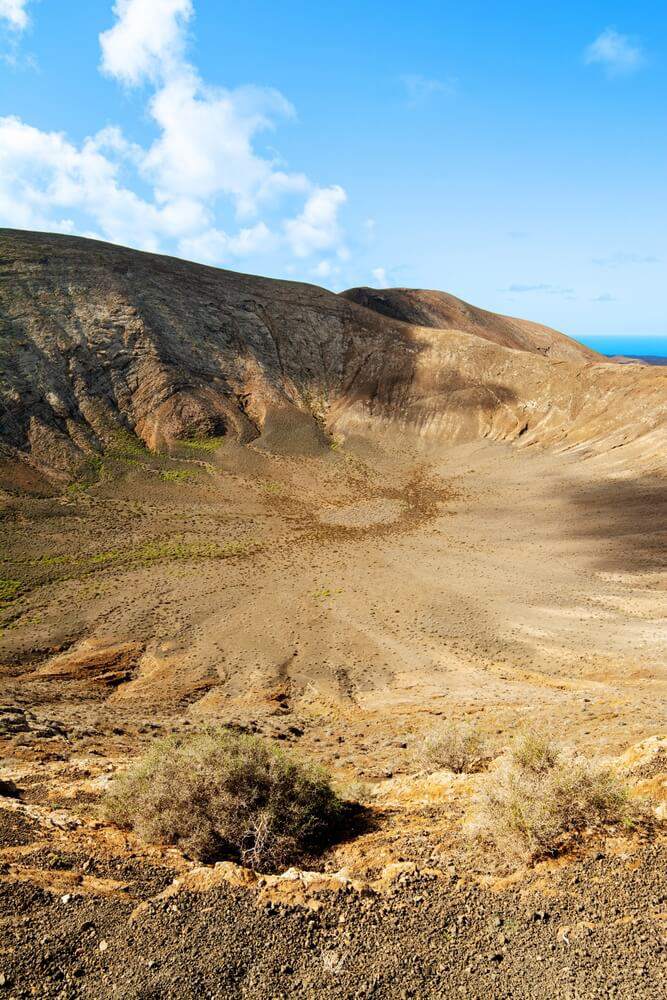 Krater des erloschenen Vulkans Caldera Blanca auf Lanzarote.