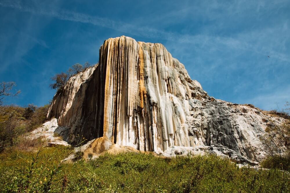 Versteinerter Wasserfall im Naturpark Hierve el agua, Mexiko