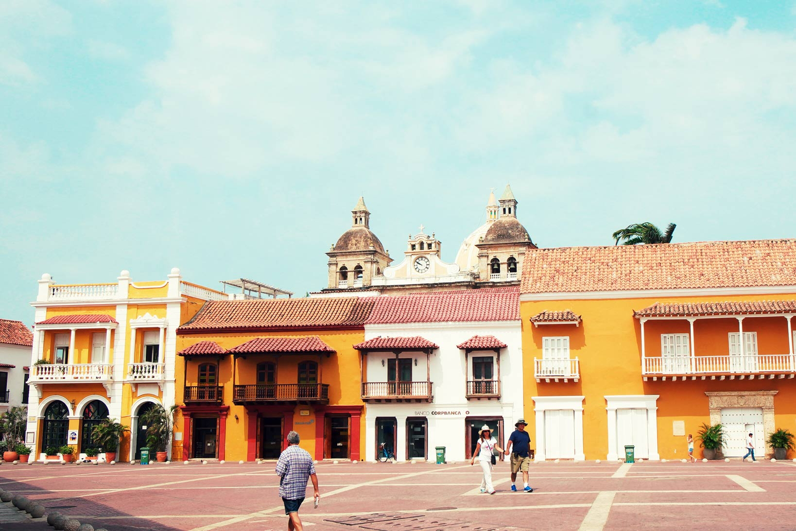 pin-and-travel-cartagena-de-indias-plaza-de-la-aduana-1