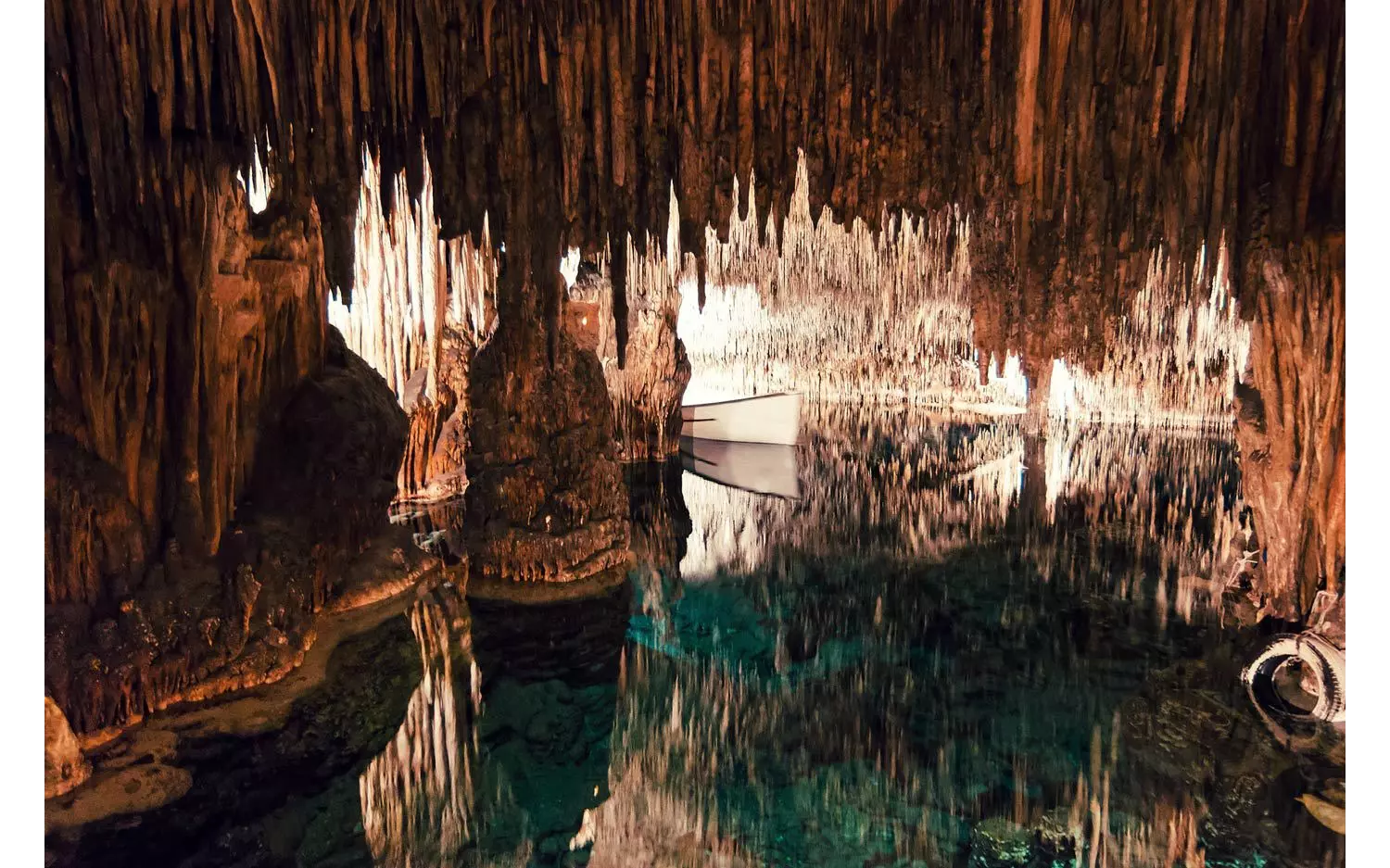 pin-and-travel-cueva-del-drach-mallorca@2x