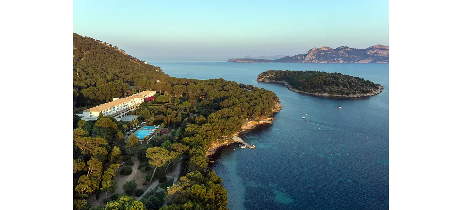 pin-and-travel-film-hotel