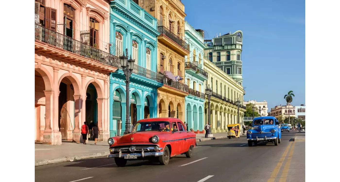 pin-and-travel-reise-nach-kuba-havanna-almendrones