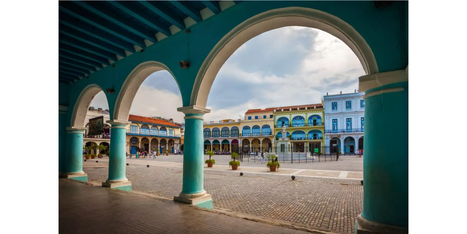 pin-and-travel-viaje-a-cuba-plaza-nueva-la-habana