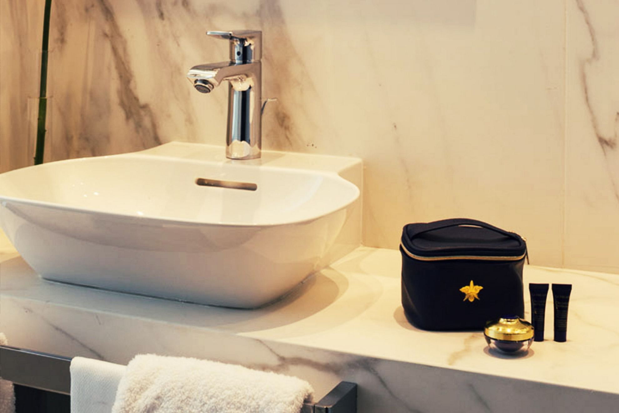 pin-travel-how-to-pack-a-suitcase-barcelo-emperatriz