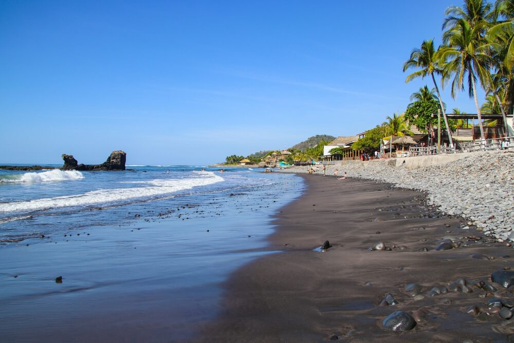 El Salvador’s fun places to visit include El Tunco beach.