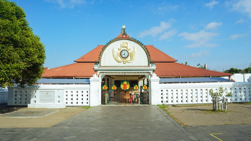 Yogyakarta: A white building with a red roof
