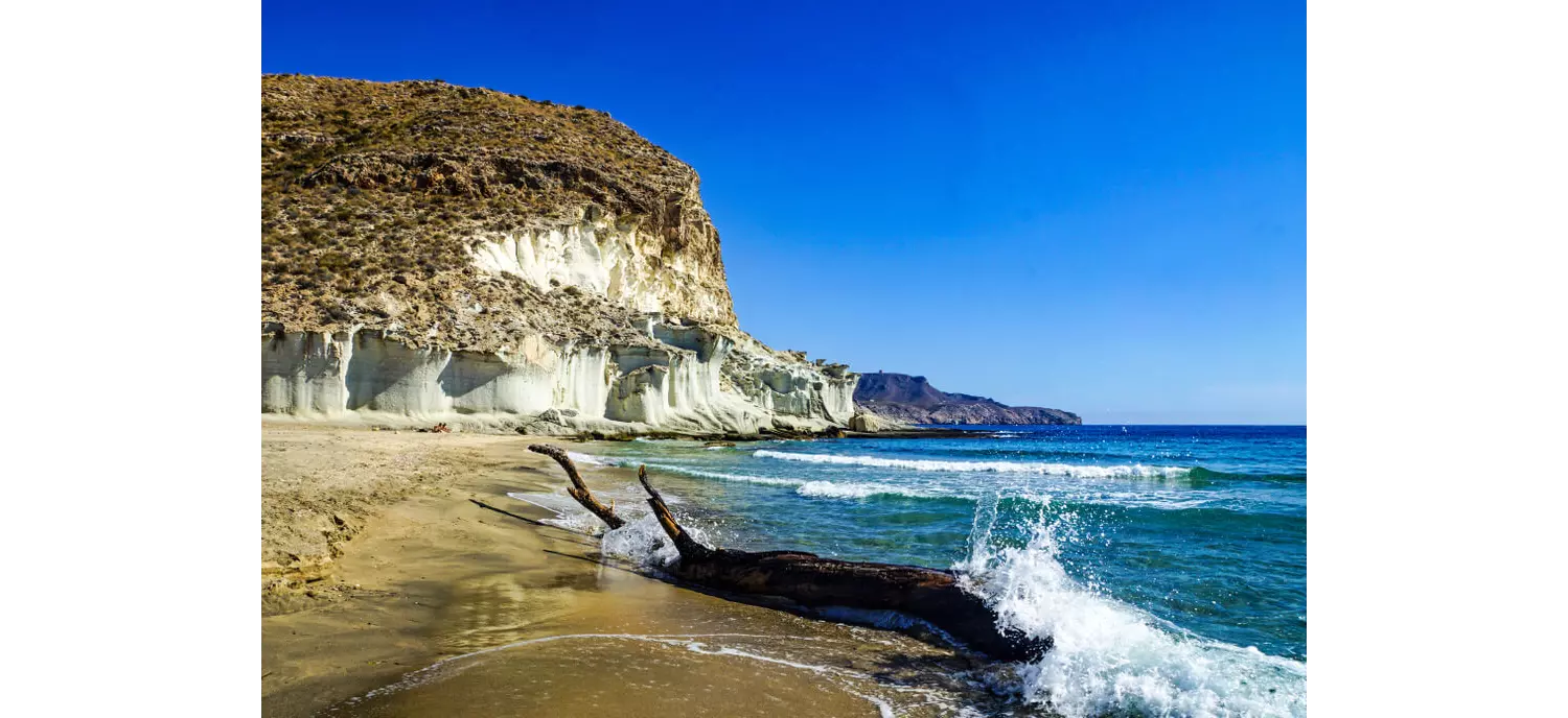 playas bonitas de almeria enmedio