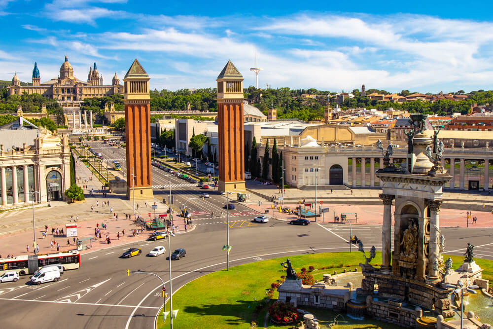 Plaza de España: A bird’s eye view of the gateway and statue of Barcelona’s Plaza de España