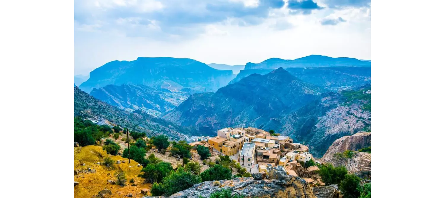 Reise in den Oman: Bergdorf und Berge von Jebel Akhdar.