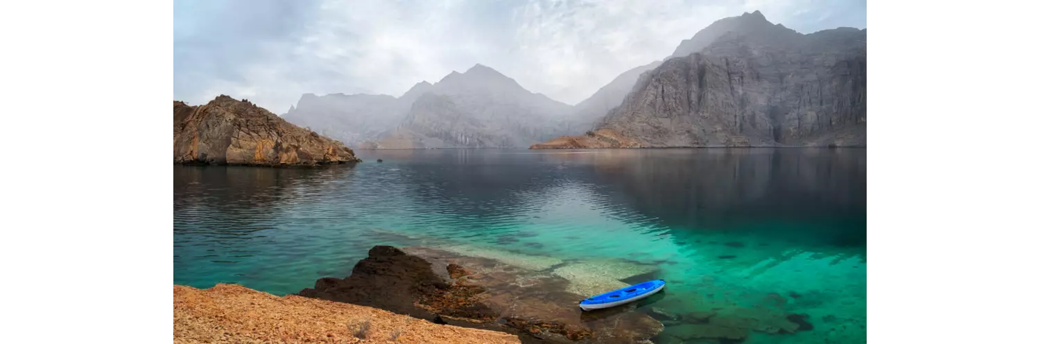 Landschaft mit Fjorden im Oman.