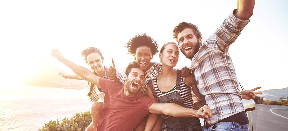 Der Tag der Freundschaft ist ein Anlass, um eine Reise mit Freunden zu planen.