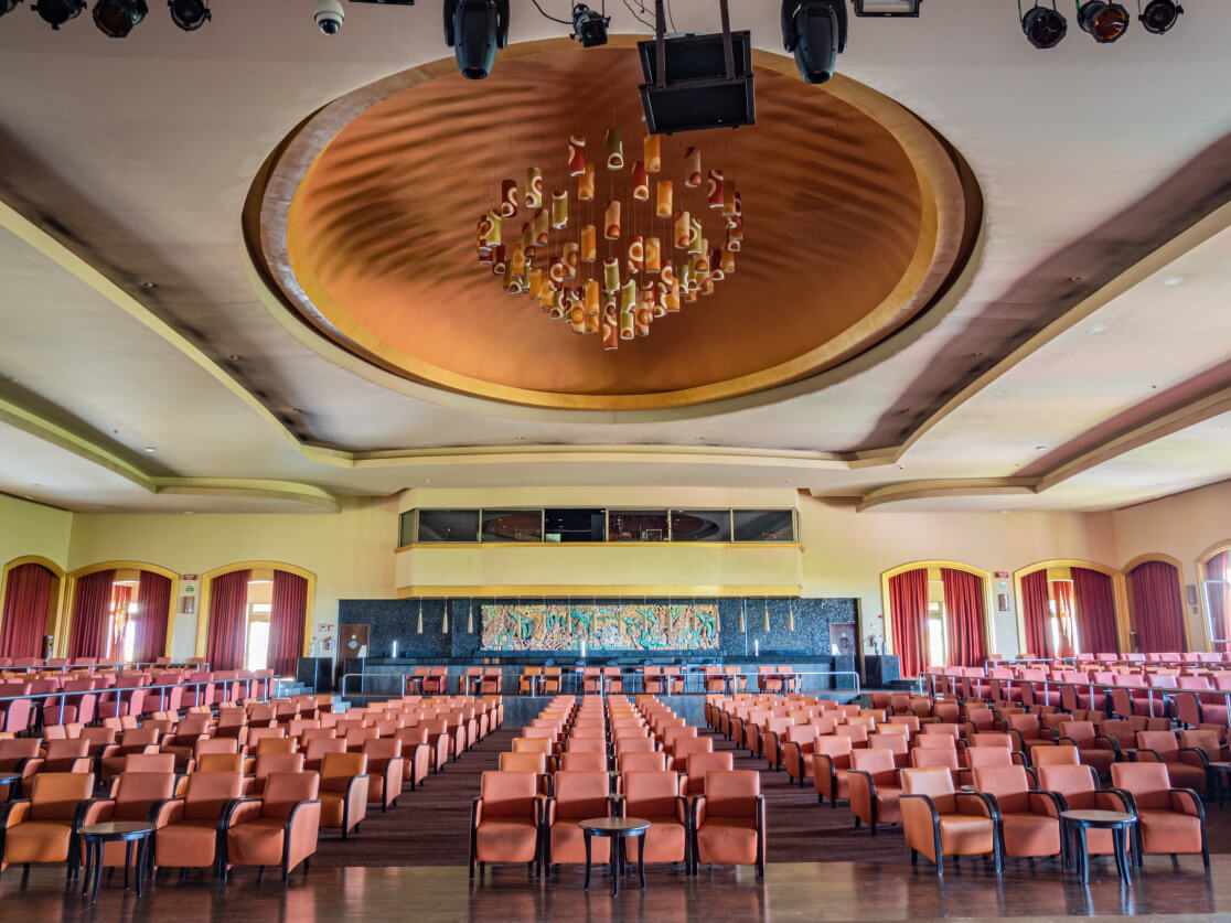 Start your Riviera Maya party night at the Kukulcán Theater