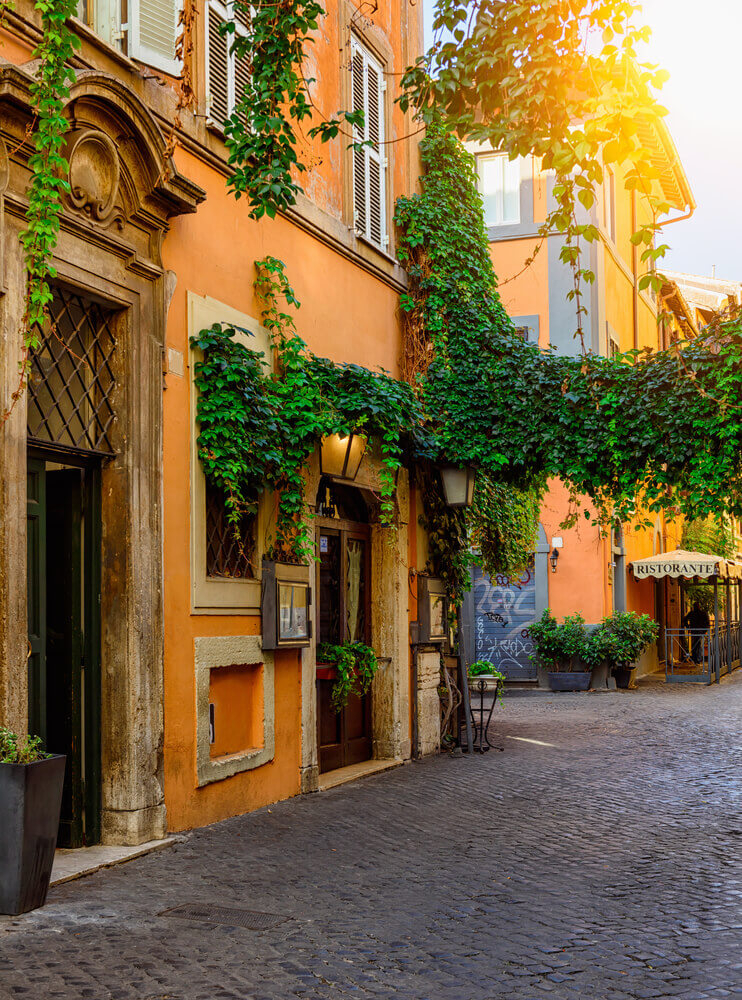 Pittoreske Gasse im römischen Stadtviertel Trastevere.