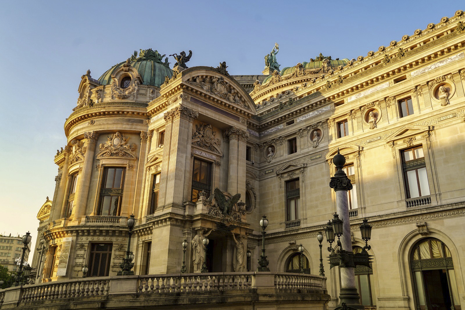 Die Opéra Garnier in Paris, wo Das Phantom der Oper spielt, einer der besten Romane für den Urlaub