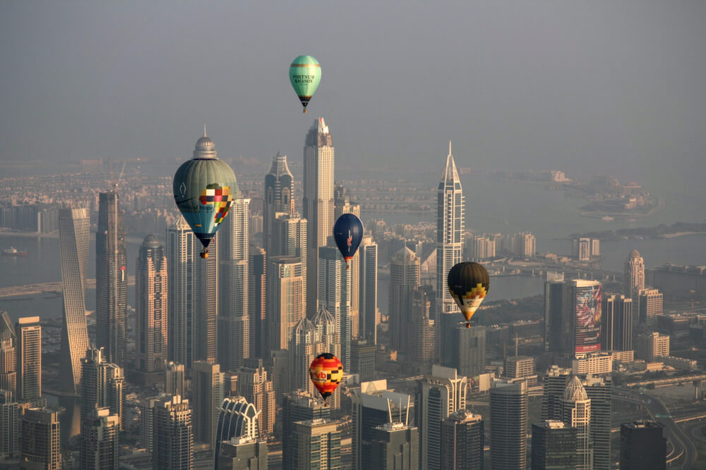 Romantic getaways in Dubai: hot air balloons over the city