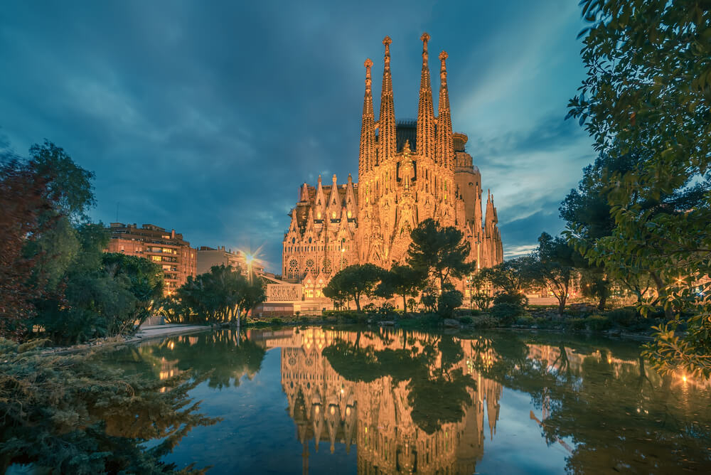 Romantic getaways in Spain: the Sagrada Familia lit up at nighttime