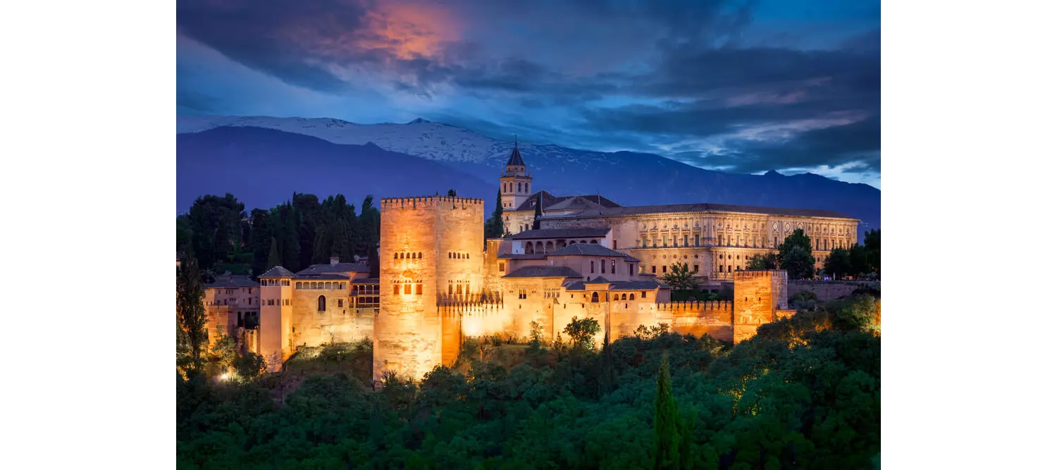 Romantische Reiseziele: Blick auf die Alhambra in Granada