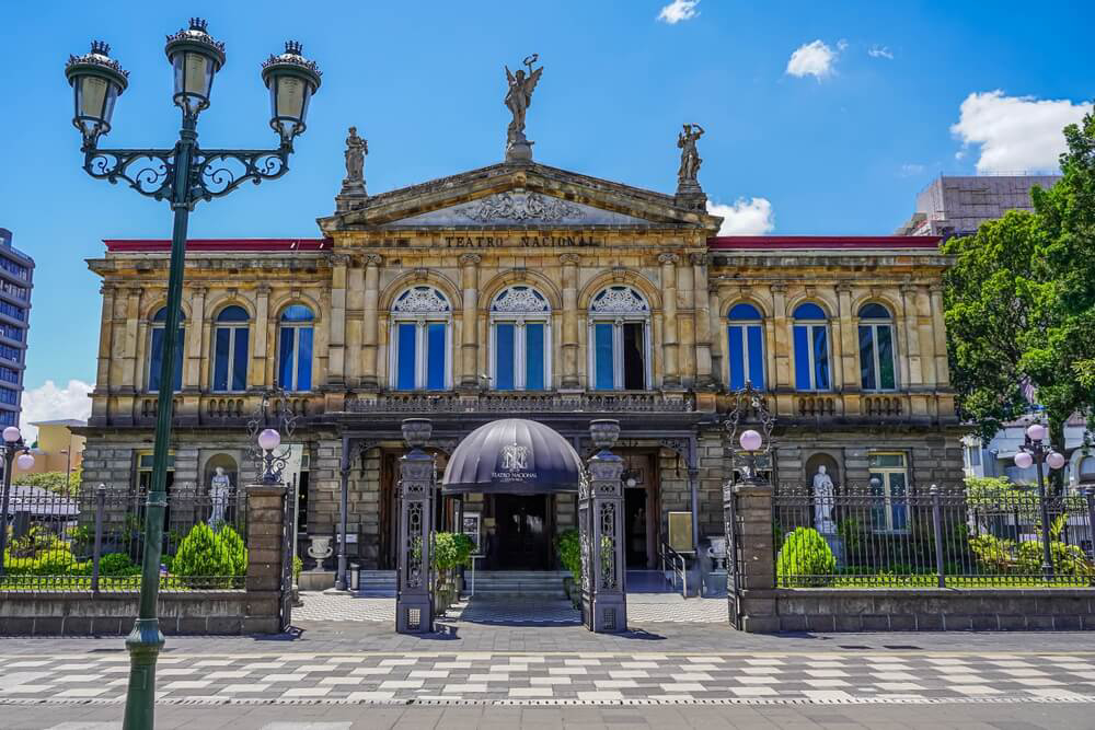 San José, Costa Rica, Sehenswürdigkeiten: die Frontfassade des Nationaltheaters.