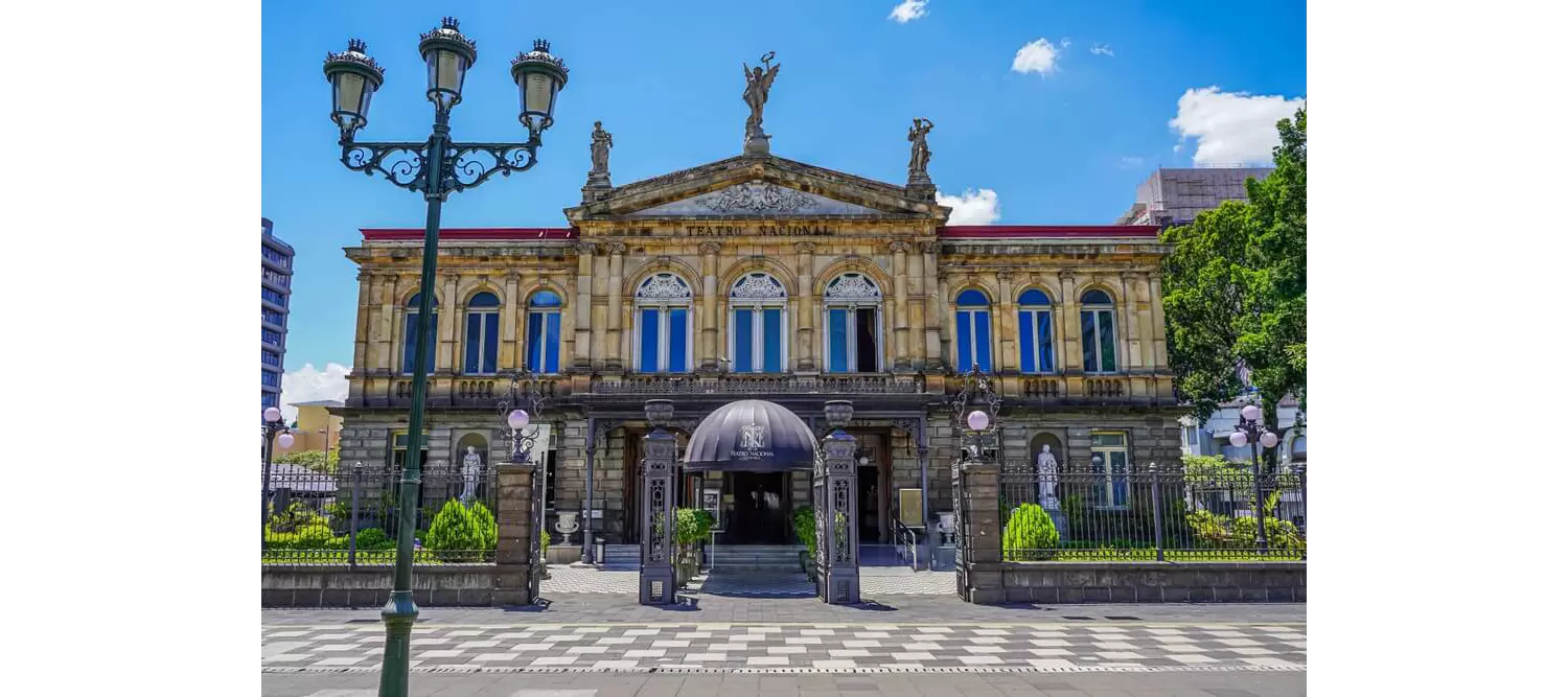 San José, Costa Rica, Sehenswürdigkeiten: die Frontfassade des Nationaltheaters.