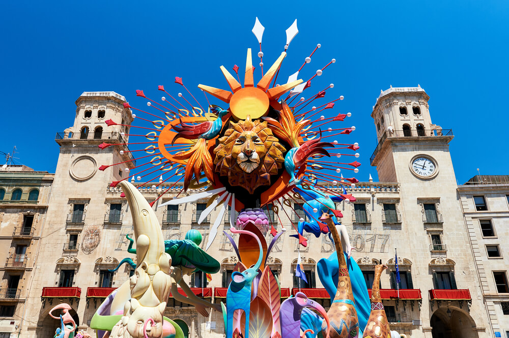 San Juan-Fest in Alicante: die bunten Monumente.