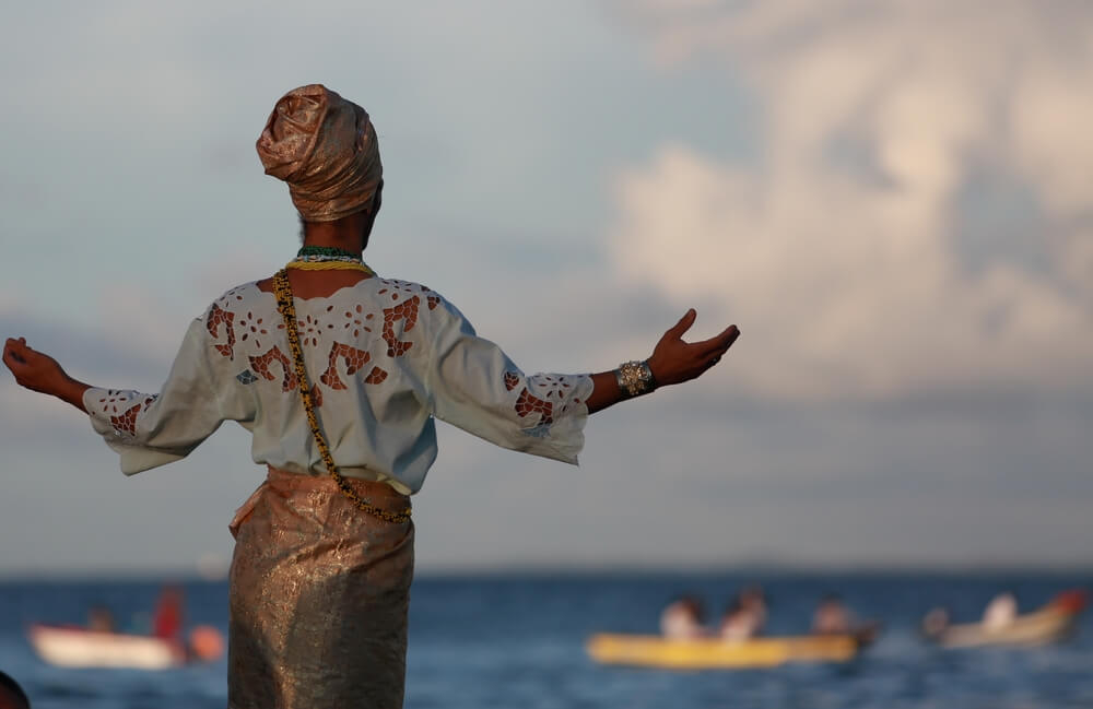 Tanzende Frauen in Kuba: die Santería ist ein Ausdruck der afro-kubanischen Kultur