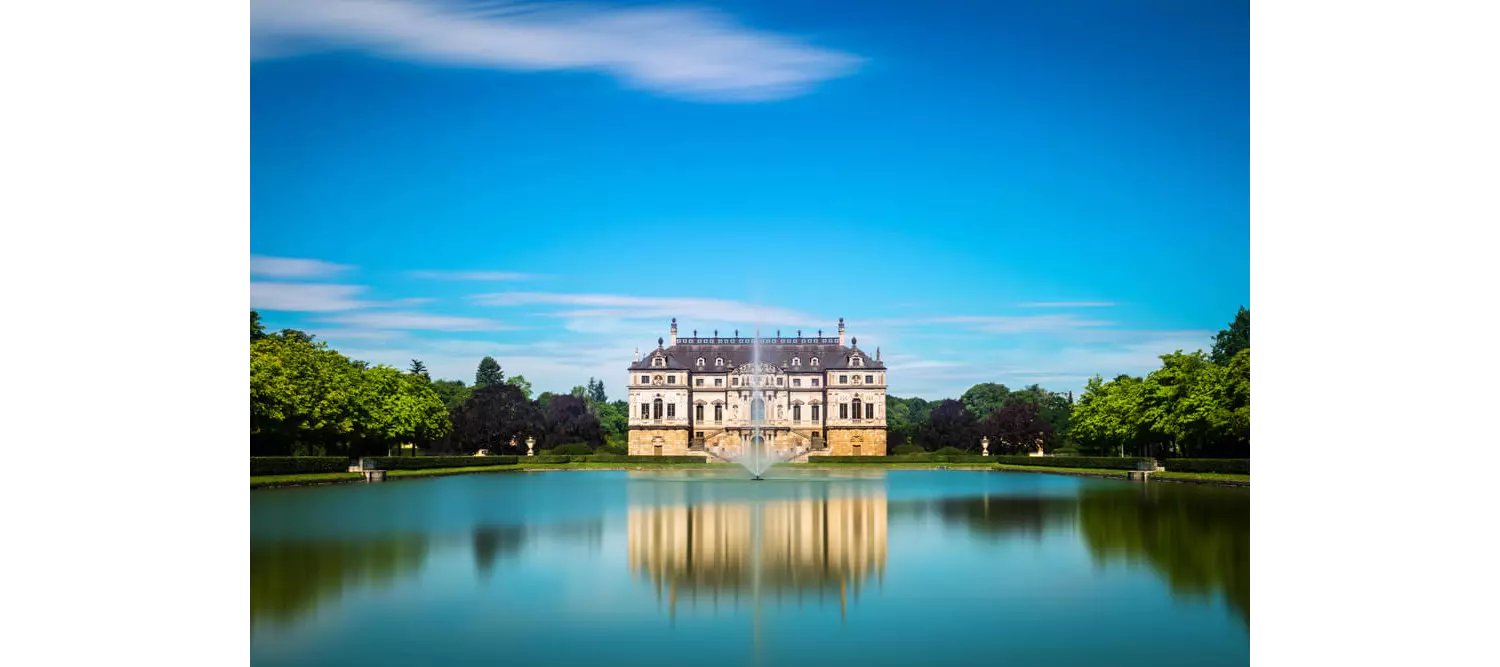 Sommerpalais am See im Großen Garten von Dresden.