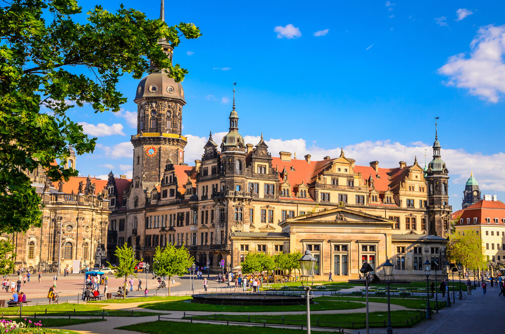 Blick von außen auf das Residenzschloss in Dresden.
