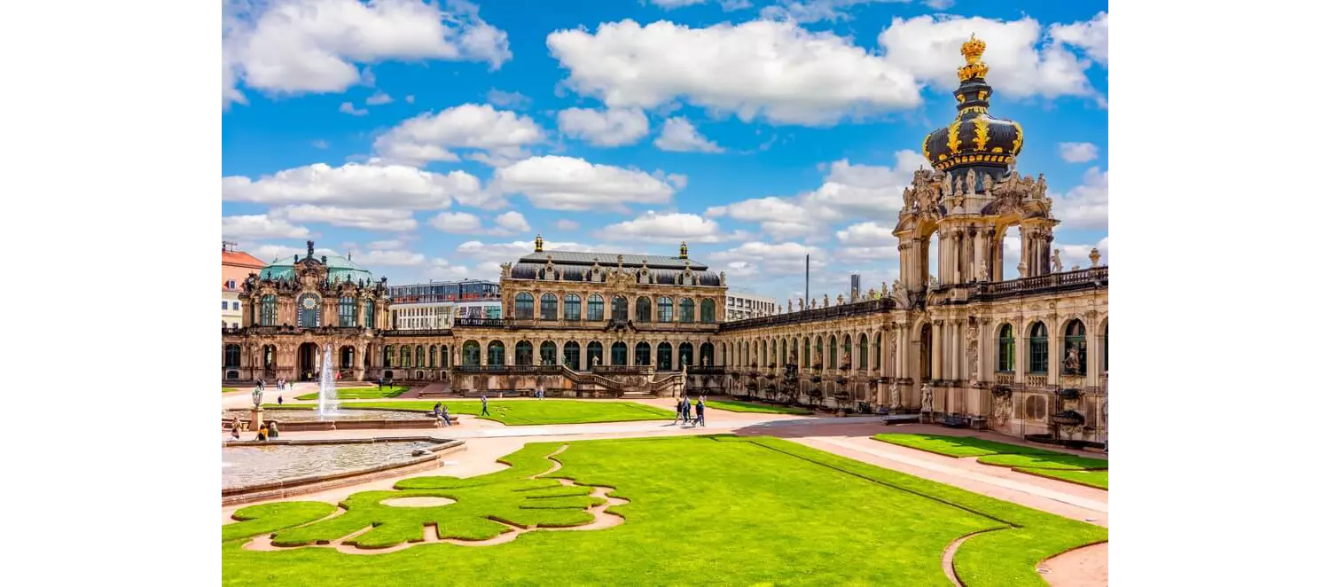 Begrünter Innenhof des Dresdner Zwinger.