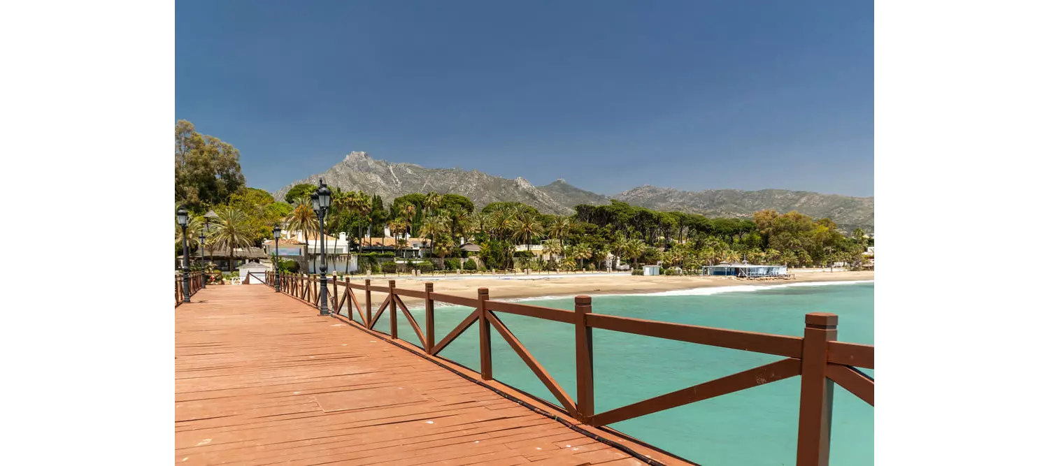 Strand an der Goldenen Meile von Marbella.