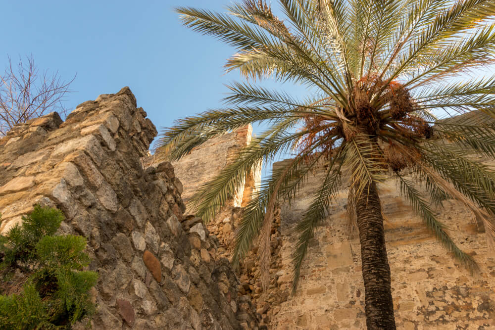 Sehenswürdigkeiten in Marbella: die mittelalterliche Stadtmauer.