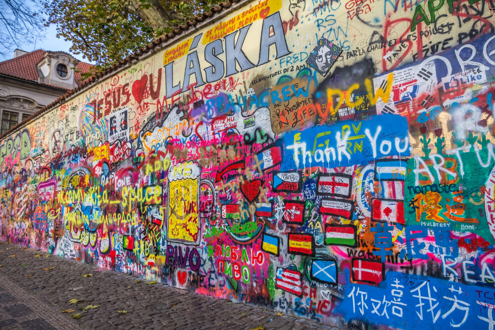 ie John-Lennon-Mauer im Prager Stadtviertel Malá Strana (Kleinseite).