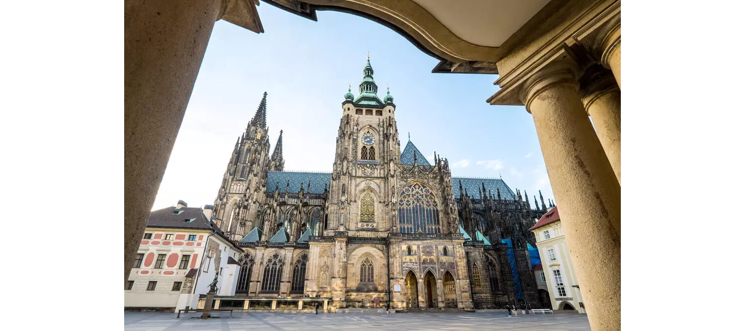 Der Veitsdom in Prag, der zum Komplex der Prager Burg gehört.