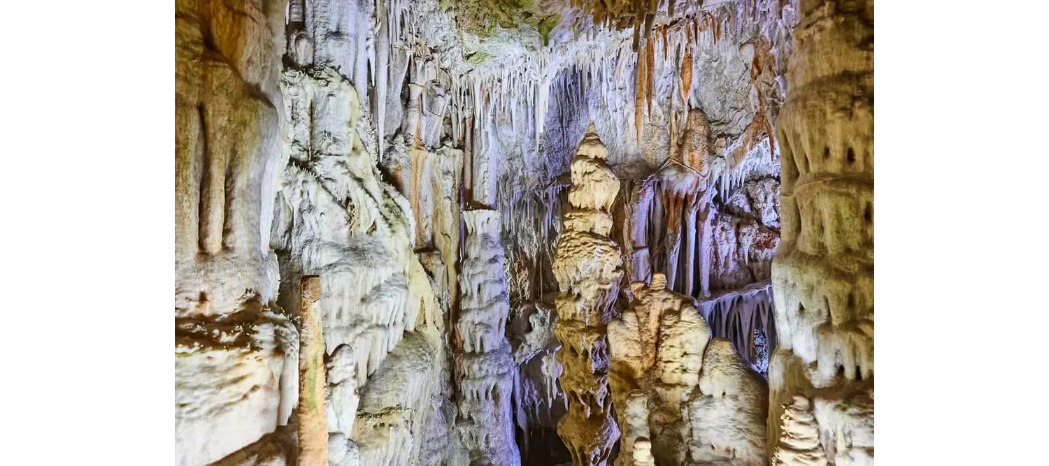 Tropfsteine in den Coves de Campanet auf Mallorca.