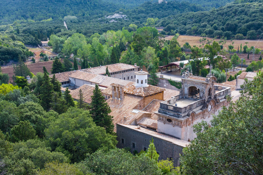 Das Santuari de Lluc im Tramuntana-Gebirge.