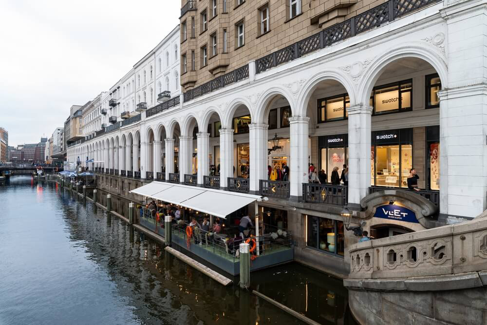 Shopping-Städte: Geschäfte in den Alsterarkaden in Hamburg.