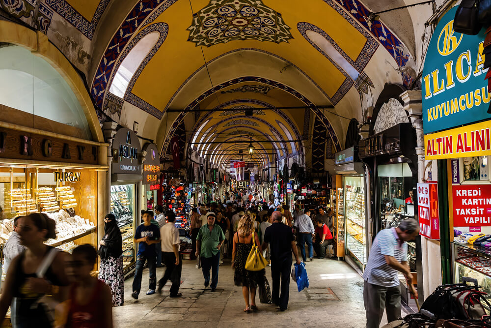 Shoppingtrip in Istanbul: Läden im Großen Basar.